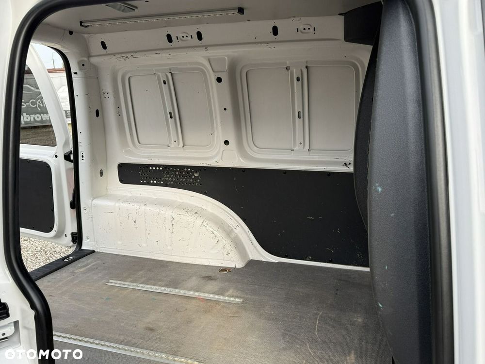 Volkswagen Caddy - 27