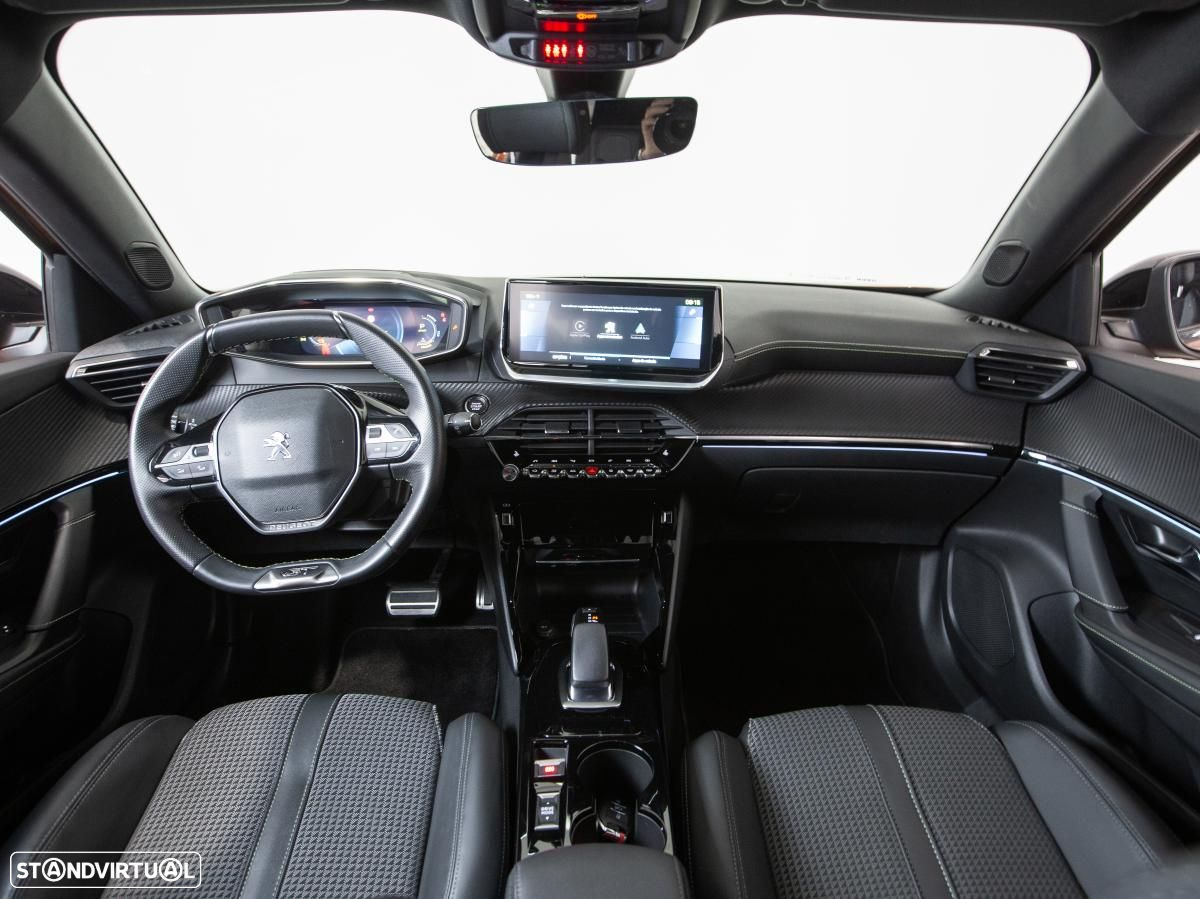 Peugeot e-2008 50 kWh GT - 6