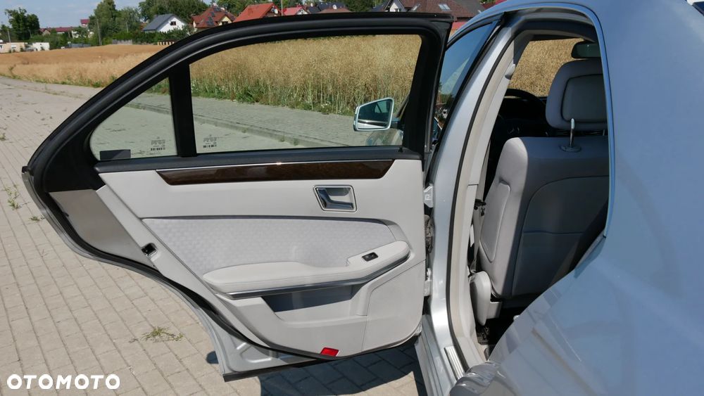 Mercedes-Benz Klasa E 250 CGI BlueEFFICIENCY Elegance - 18