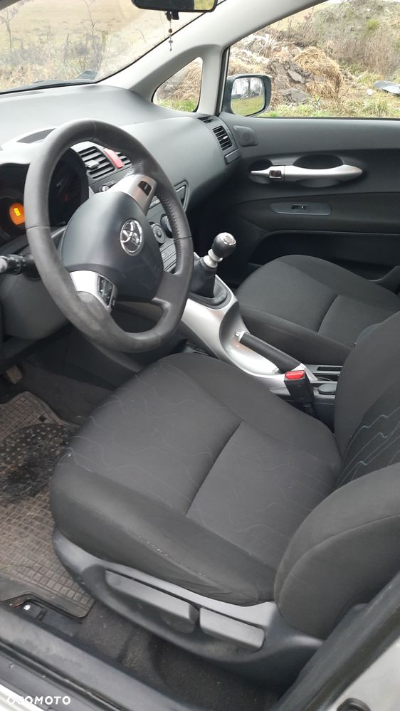 Toyota Auris 1.6 2010 - 16