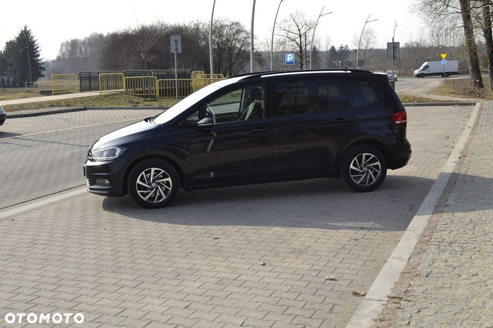 Volkswagen Touran - 14