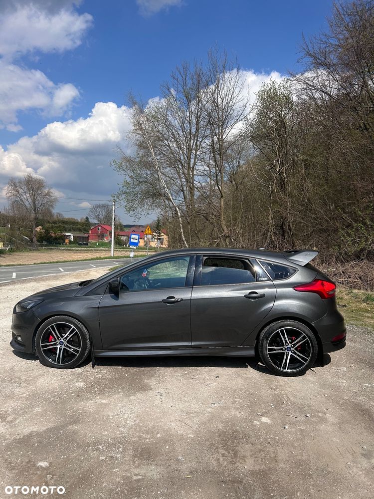 Ford Focus ST - 6