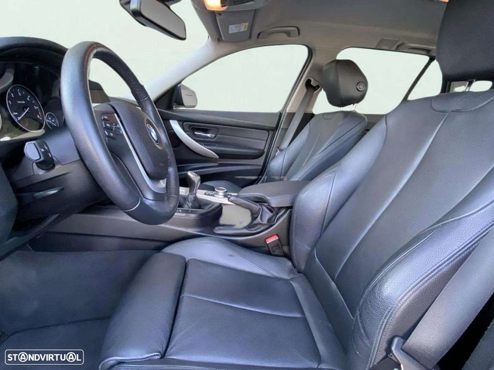 BMW 318 d Touring - 16