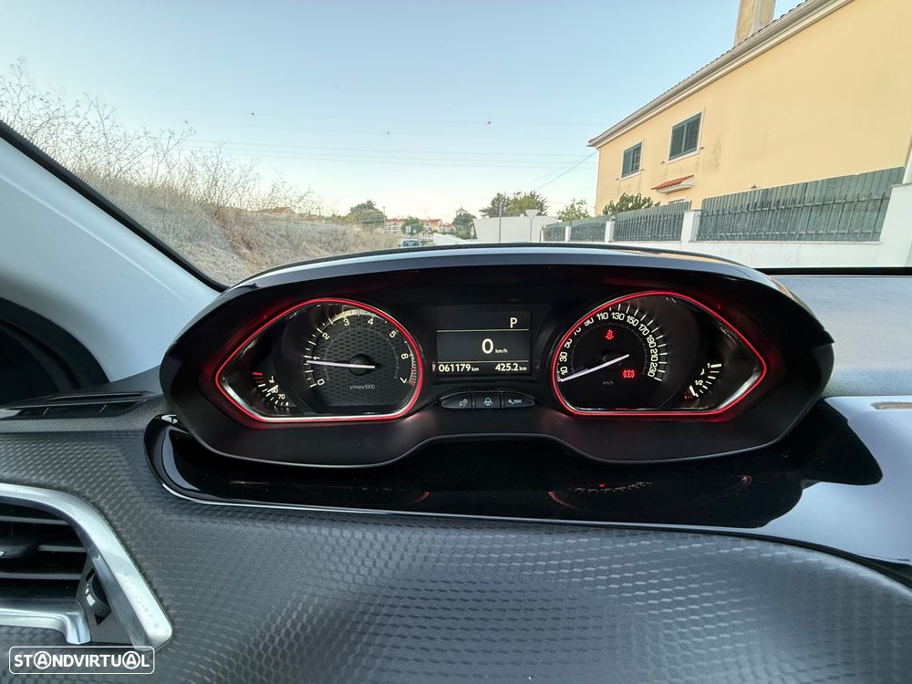 Peugeot 2008 1.2 PureTech GT Line EAT6 - 28