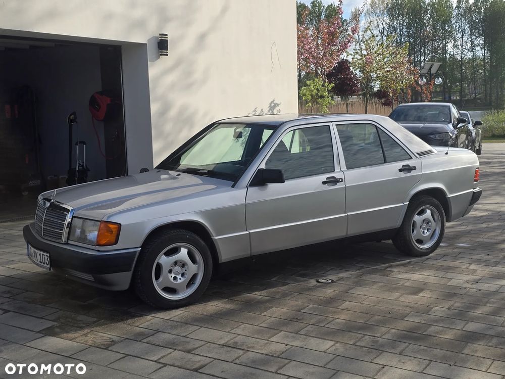 Mercedes-Benz W201 (190) - 3