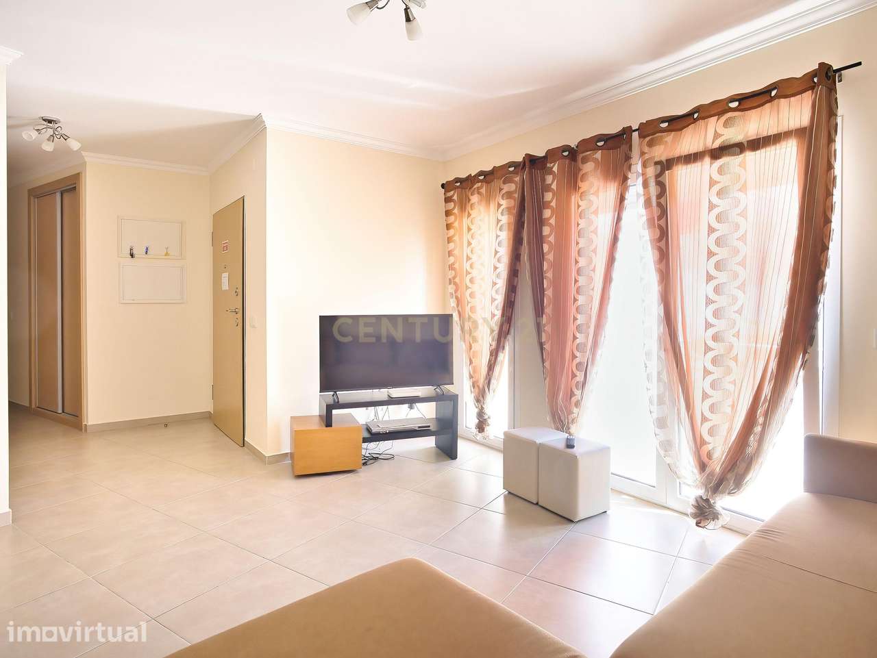 Apartamento T3 Espaçoso e Acolhedor, a Passos do Mar na Nazaré. - Grande imagem: 2/24