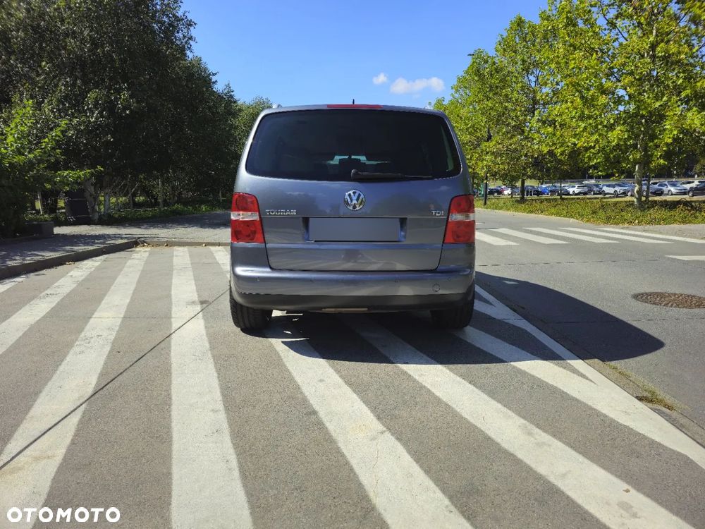 Volkswagen Touran 2.0 TDI Highline DSG - 4