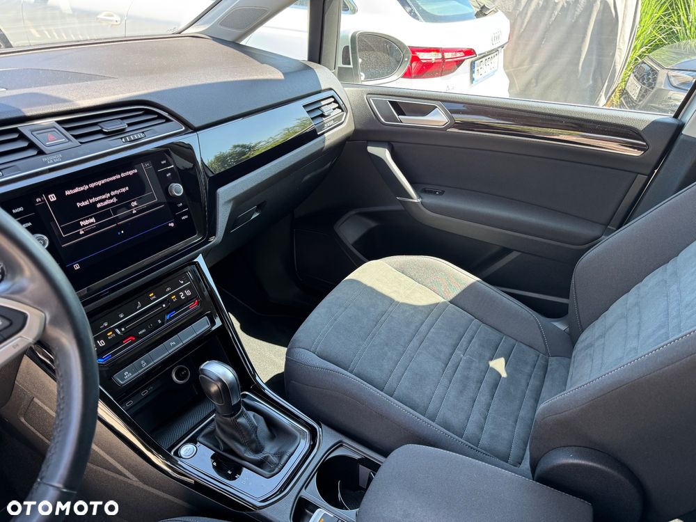 Volkswagen Touran - 11