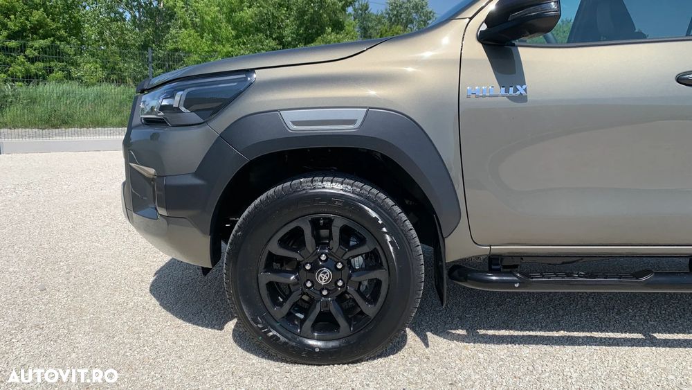 Toyota Hilux 2.8D 204CP 4x4 Double Cab AT MHEV Invincible Color Edition (3E5) - 14