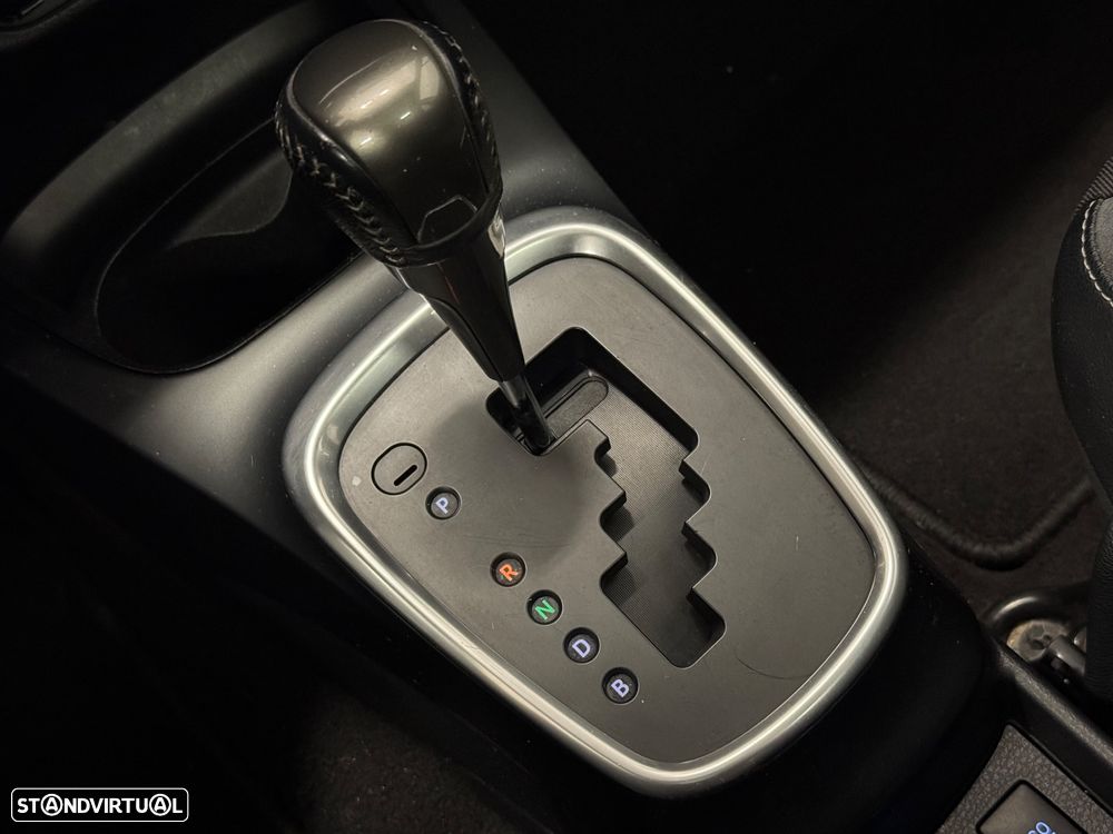 Toyota Yaris 1.5 HSD Sport+P.Luxury+Navi - 17