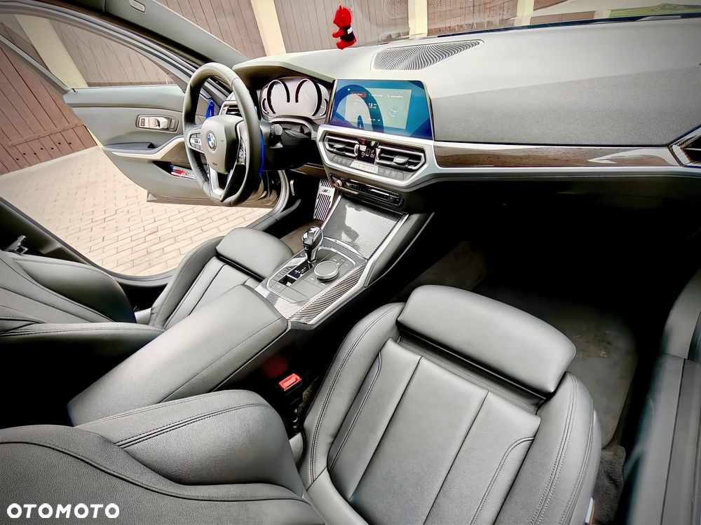 BMW Seria 3 330i Advantage sport - 14