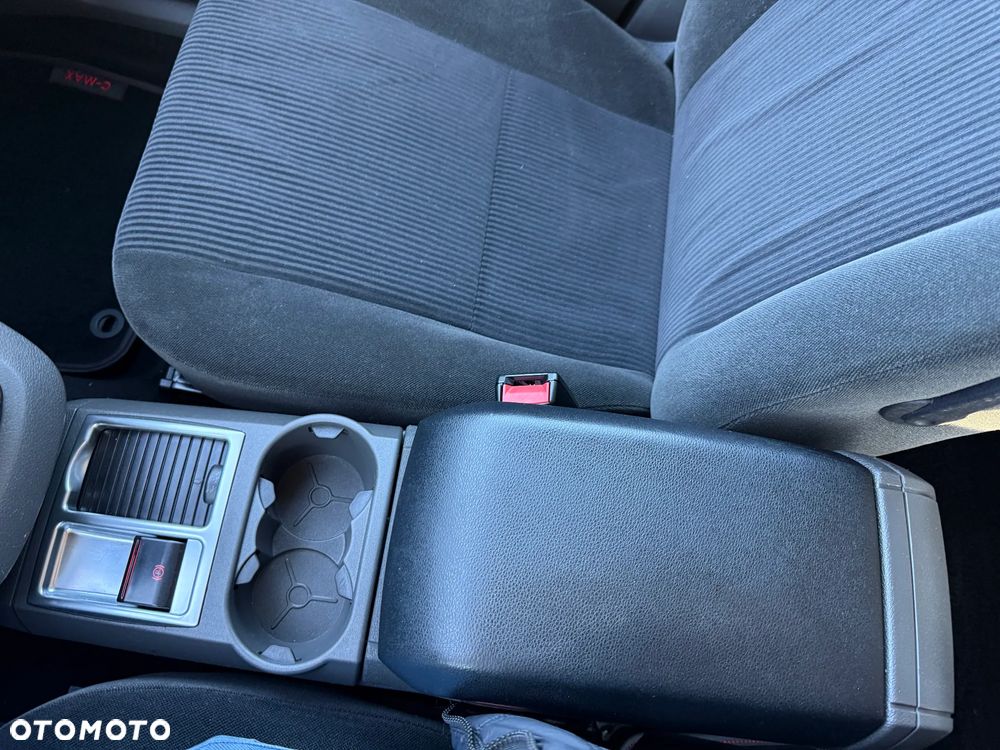 Ford Focus 2.0 16V Ghia - 26