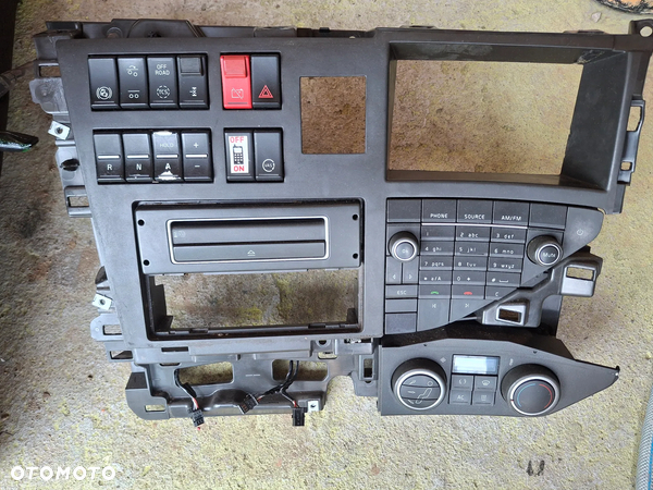Kokpit Konsola Panel Sterujący Climatronic Telefon Radio Przełącznik Volvo FM FH 2017r