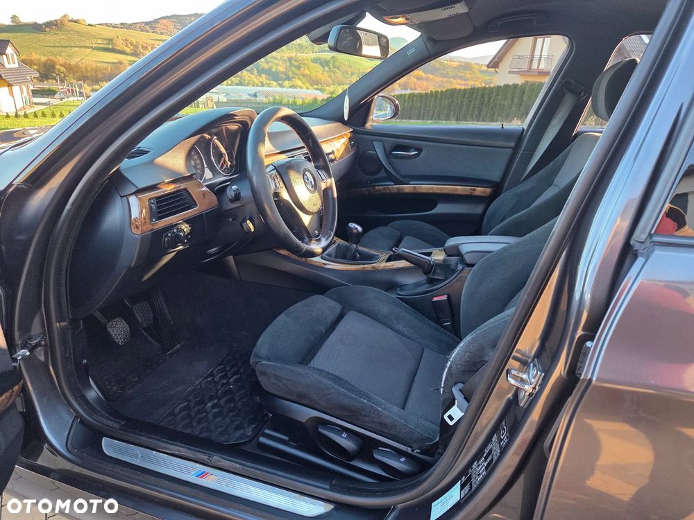 BMW Seria 3 325i - 25