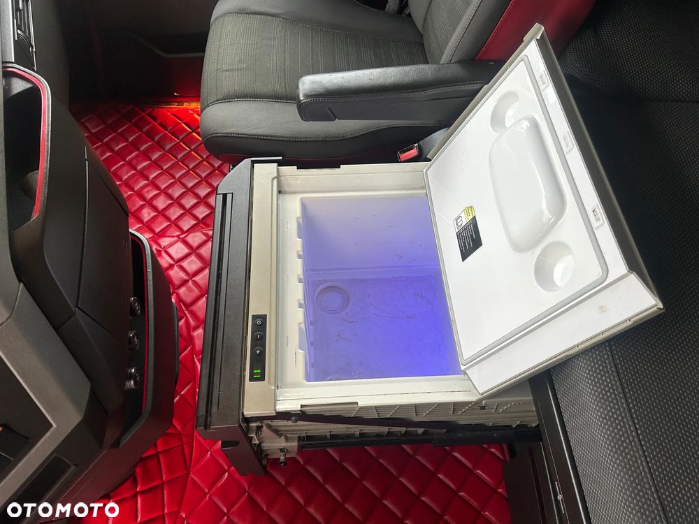 Volvo FH 460 AUTOMAT / HALOGENY ORUROWANIE / FULL SPOJLERY / OBRTOWE SIEDZENIE / KSENONY / LED / POLSKI SALON / PRZEBIEG 995 TYS. KM / EURO 6 / 2014 ROK !! - 31