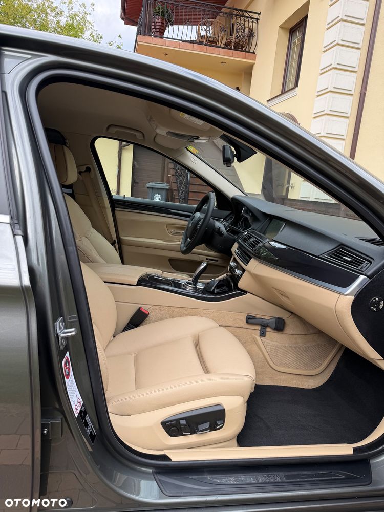 BMW Seria 5 520d Luxury Line - 29
