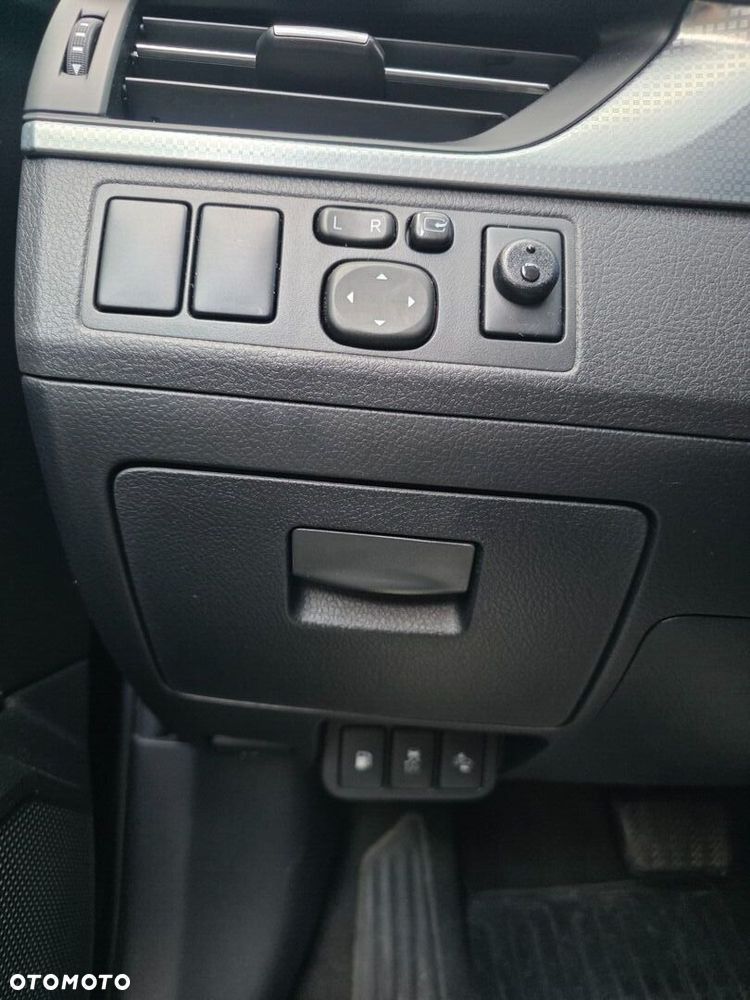 Toyota Avensis 1.8 Premium MS - 15