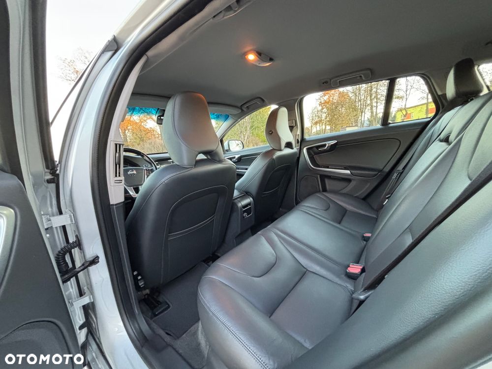 Volvo V60 D4 Geartronic Momentum - 26