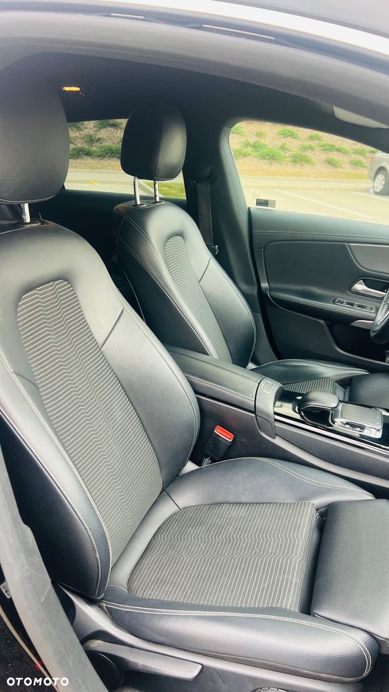 Mercedes-Benz CLA 180 7G-DCT - 19