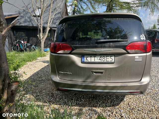Chrysler Pacifica - 5