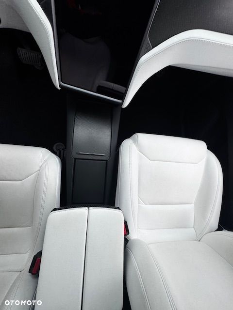 Tesla Model X - 17