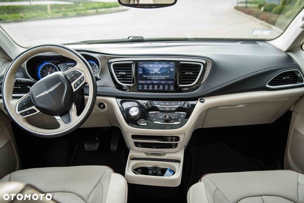 Chrysler Pacifica - 9