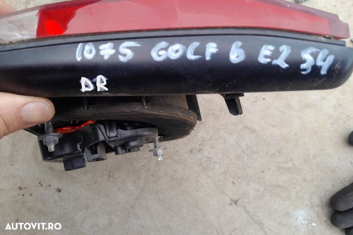 Lampa / Tripla stop dreapta pe hayon 5K0945260 5K0945260 Volkswagen V - 3