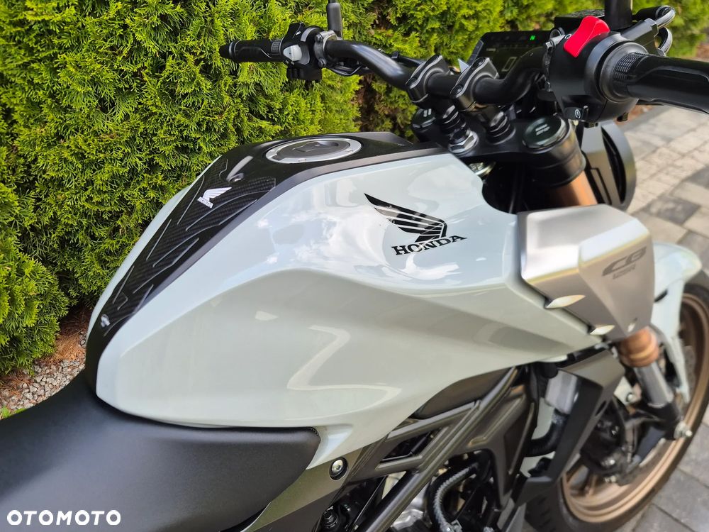 Honda CB - 12