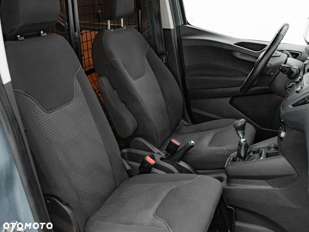 Ford Transit Courier - 29