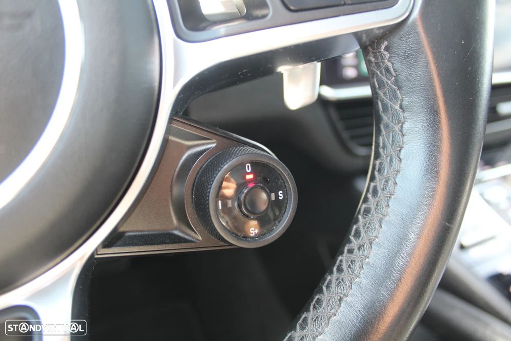 Porsche Cayenne Coupé Tiptronic S Platinum Edition - 35