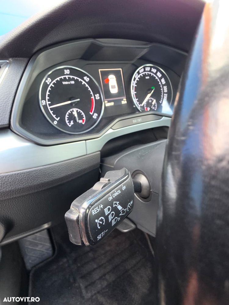 Skoda Superb 2.0 TDI DSG Ambition - 8