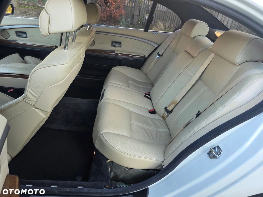 BMW Seria 7 750Li - 17