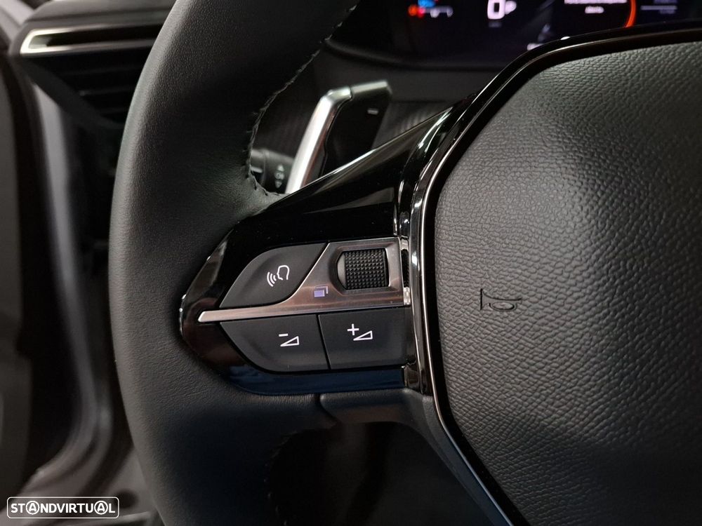 Peugeot 2008 1.2 Hybrid Allure e-DCS6 - 15