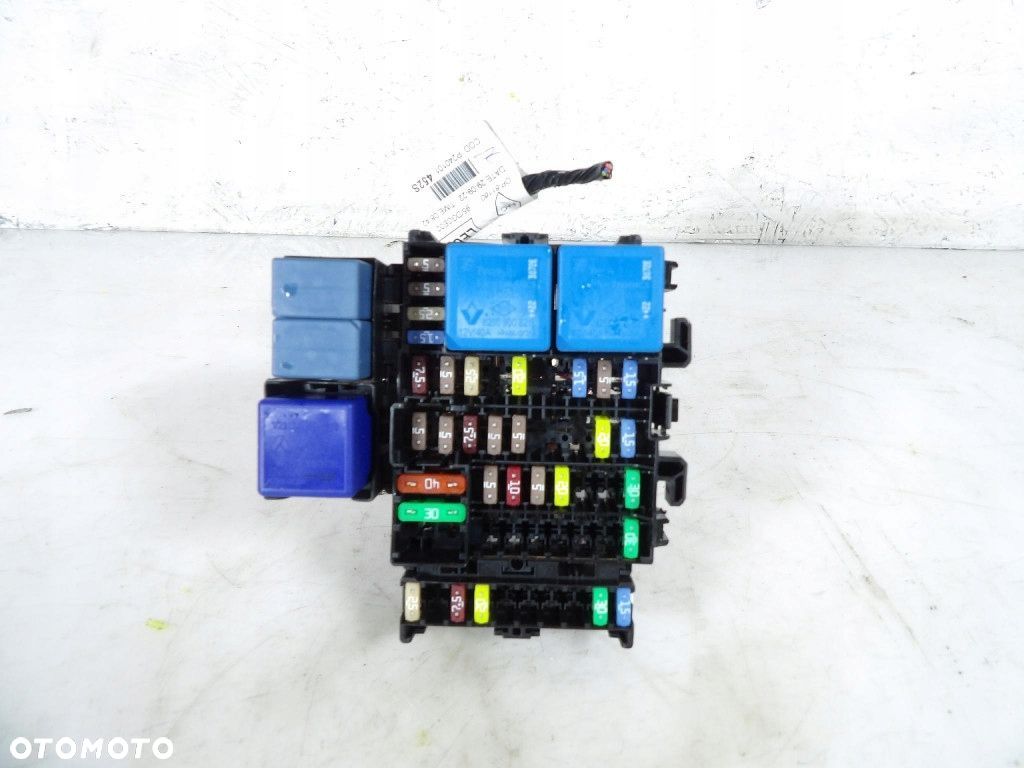 DACIA DUSTER II LIFT 1.3TCE SKRZYNKA BEZPIECZNIKÓW - 1