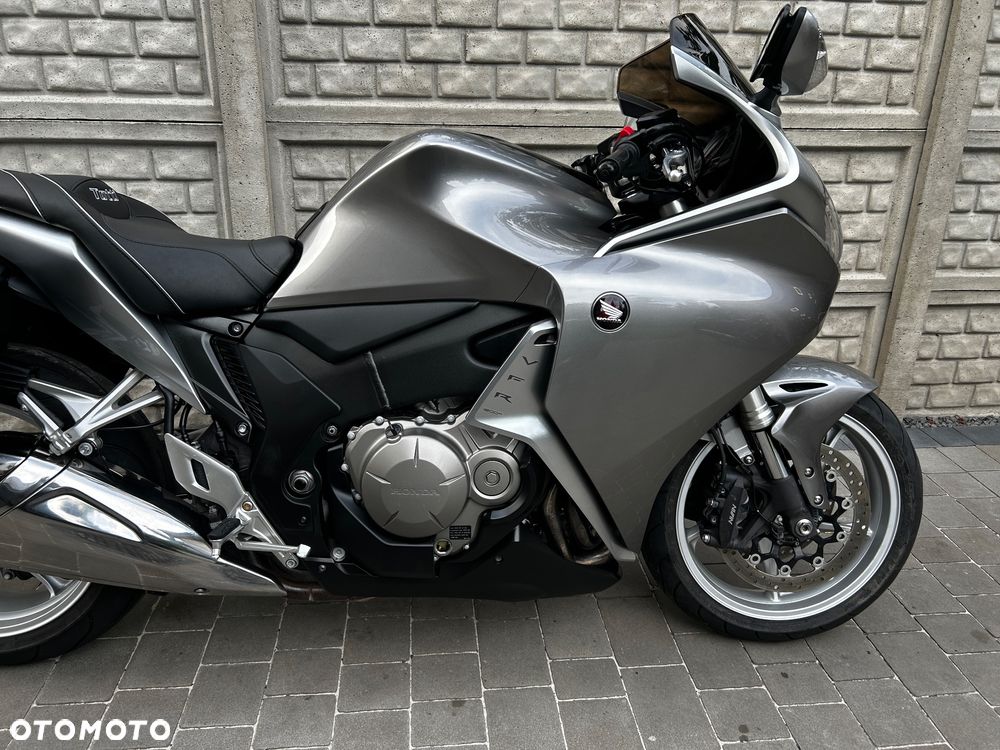Honda VFR - 2