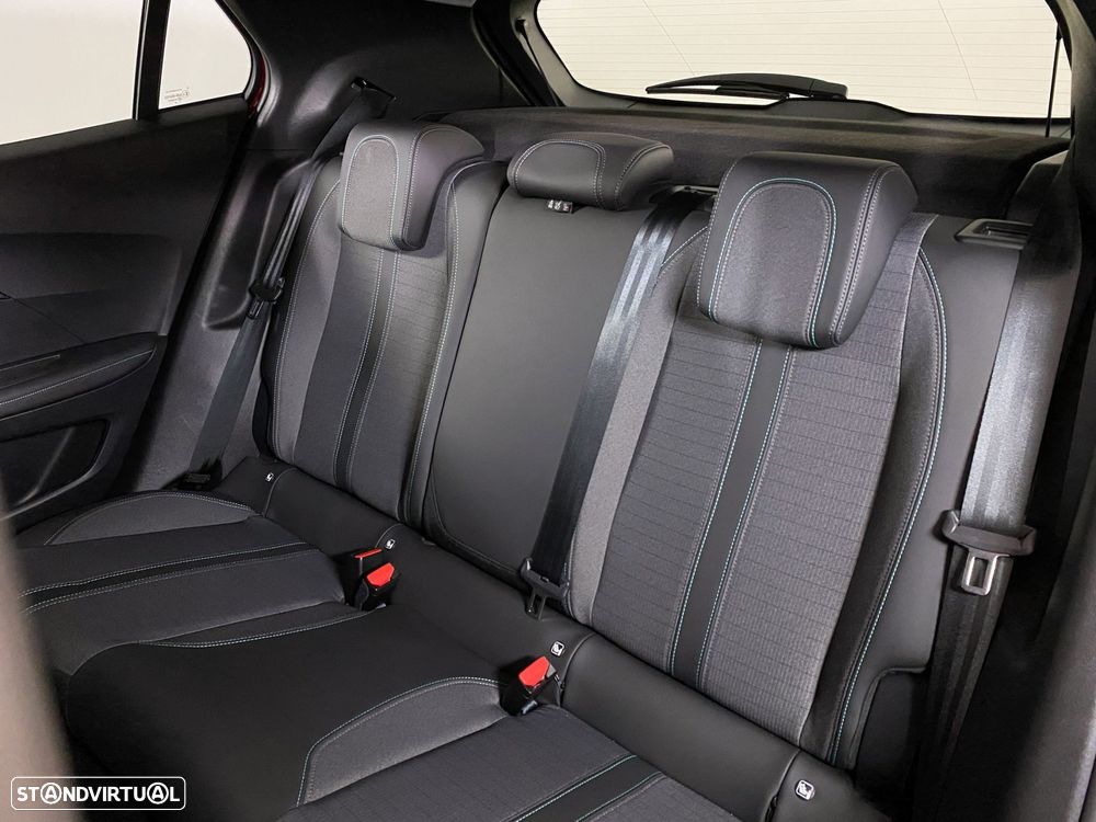 Peugeot 2008 1.2 PureTech Allure Pack EAT8 - 15