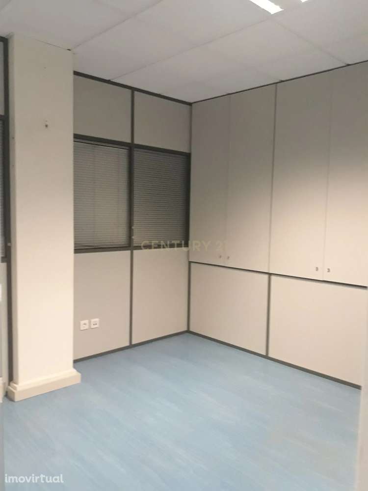 Armazém e Escritório de 300m2 Coração do Porto - Grande imagem: 4/17