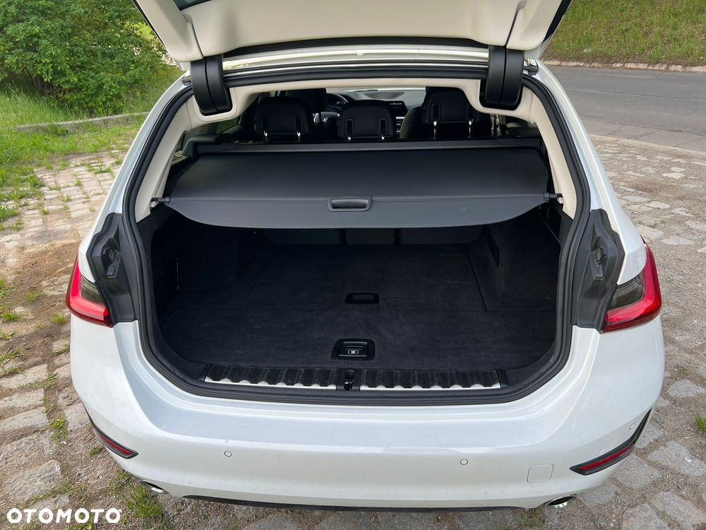 BMW Seria 3 320d mHEV - 8