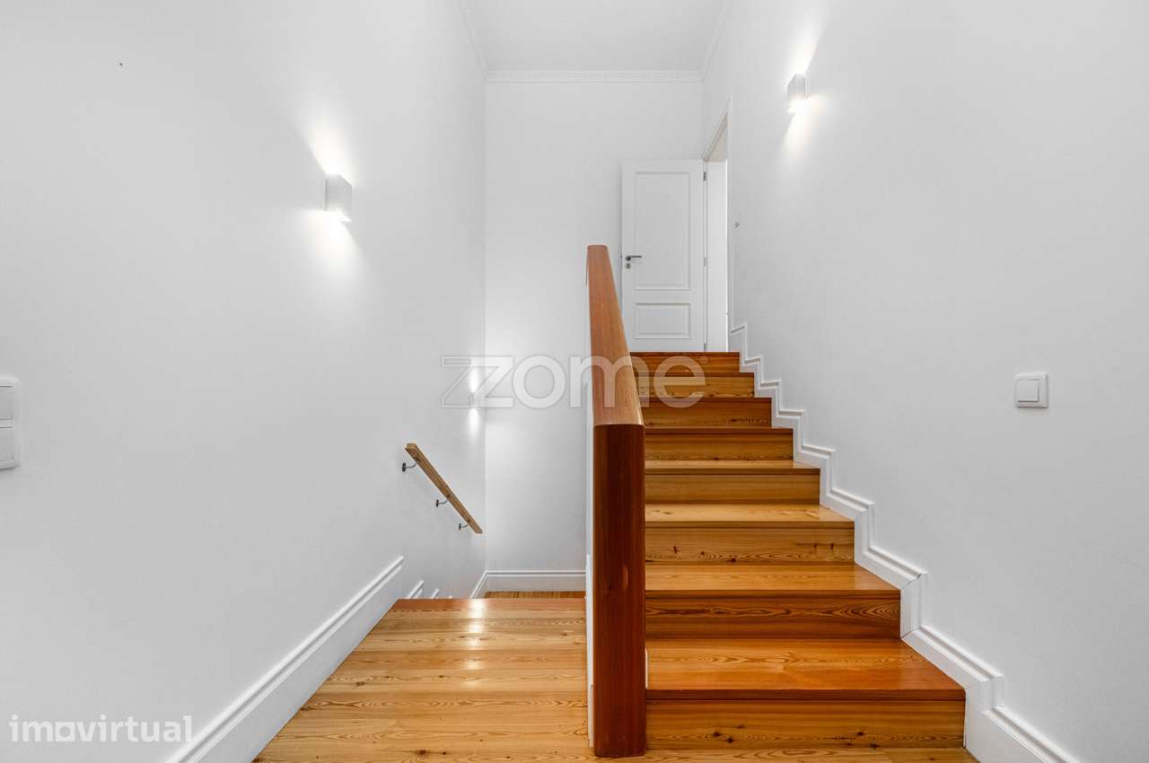Moradia T3+1 renovada com jardim e garagem, Porto - Arrendamento - Grande imagem: 2/34