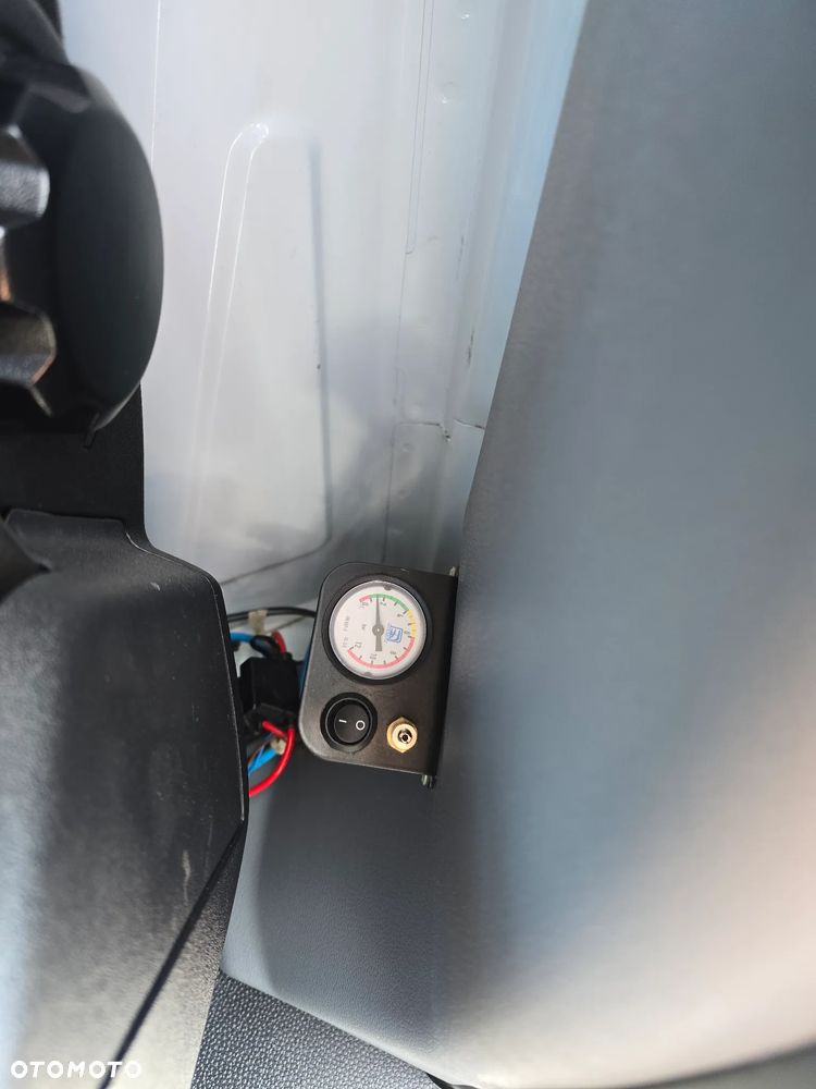 Ford TRANSIT 350-170 IZOTERMA WINDA 750Kg 48 Tyś Km SERWIS ASO FORD DO OSTATNIEGO Km SALON PL STAN JAK NOWY TEMPOMAT KLIMA ELKTRYKA ASYSTEN KIEROWCY WZMOCNIONE TYLNE ZAWIESZENIE RESOR + PODUSZKI PNEŁMATYCZNE - 39