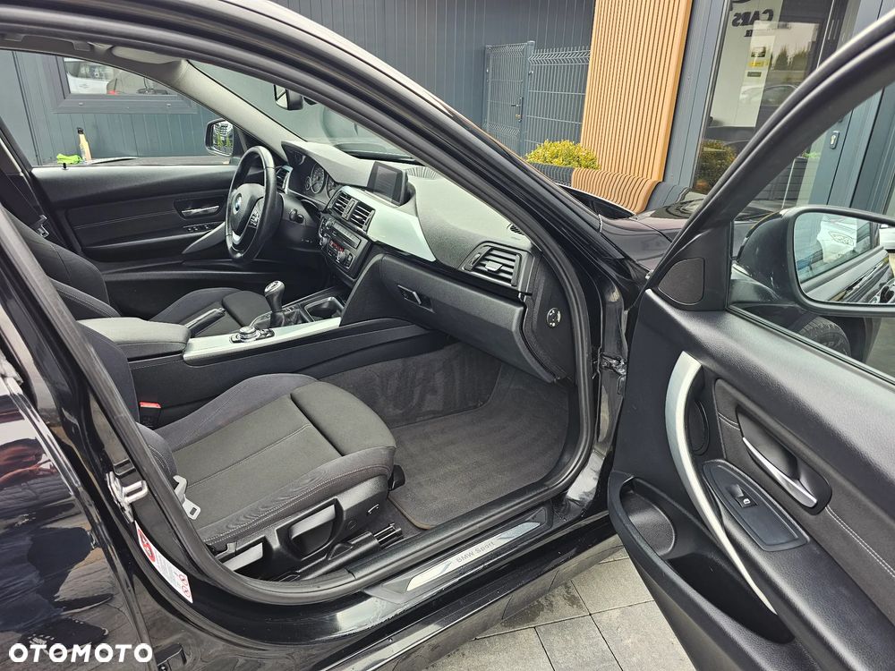 BMW Seria 3 320d DPF Edition Sport - 6