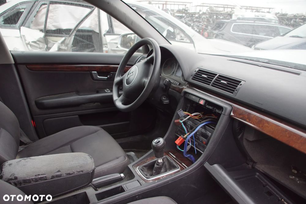 Auto na części - Audi A4 B6 1.9 TDI 131 KM AWX FEC LY7W 2001R Silnik Skrzynia Drzwi Maska Błotnik Klapa Zderzak Lampa Lusterko Klamka Szyba Deska Kokpit Sterownik Moduł Czujnik Licznik Panel Kierownica - 14