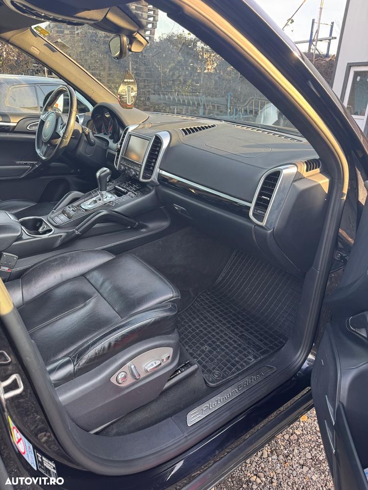 Porsche Cayenne - 29