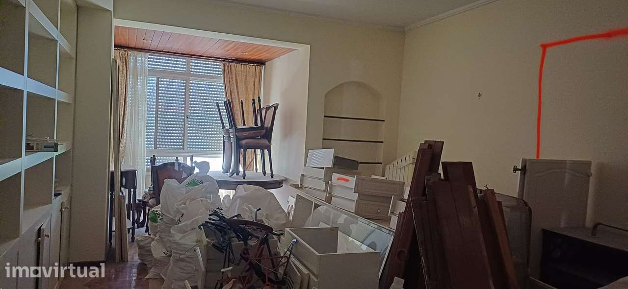 Arrendamento Apartamento T4 Totalmente Remodelado - Bairro Augusto de - Grande imagem: 2/25