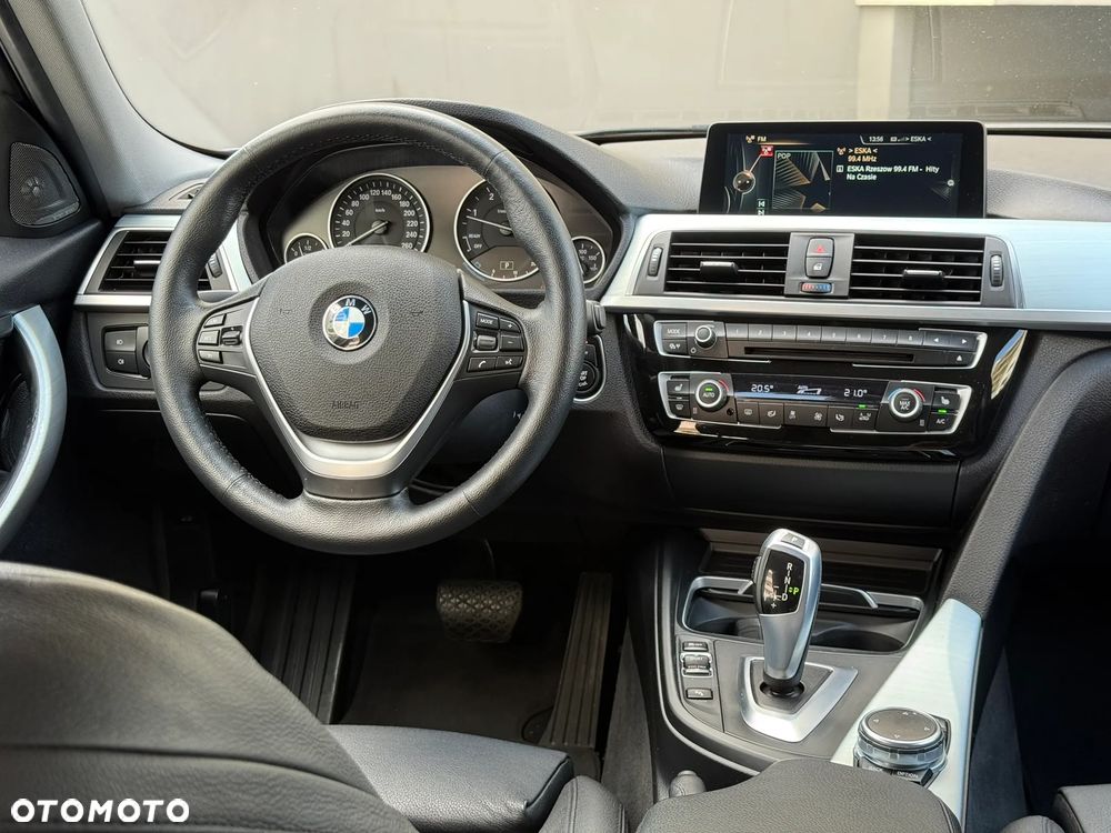 BMW Seria 3 320d Sport Line - 29