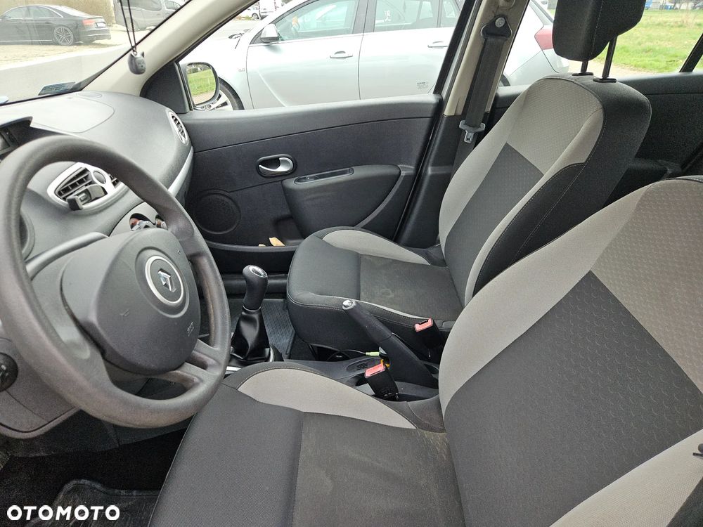 Renault Clio 1.2 16V Alize - 11