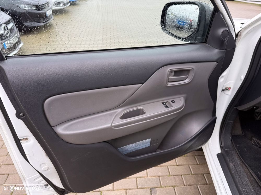 Mitsubishi L200 2.4 DI-D CD Invite 4WD - 11