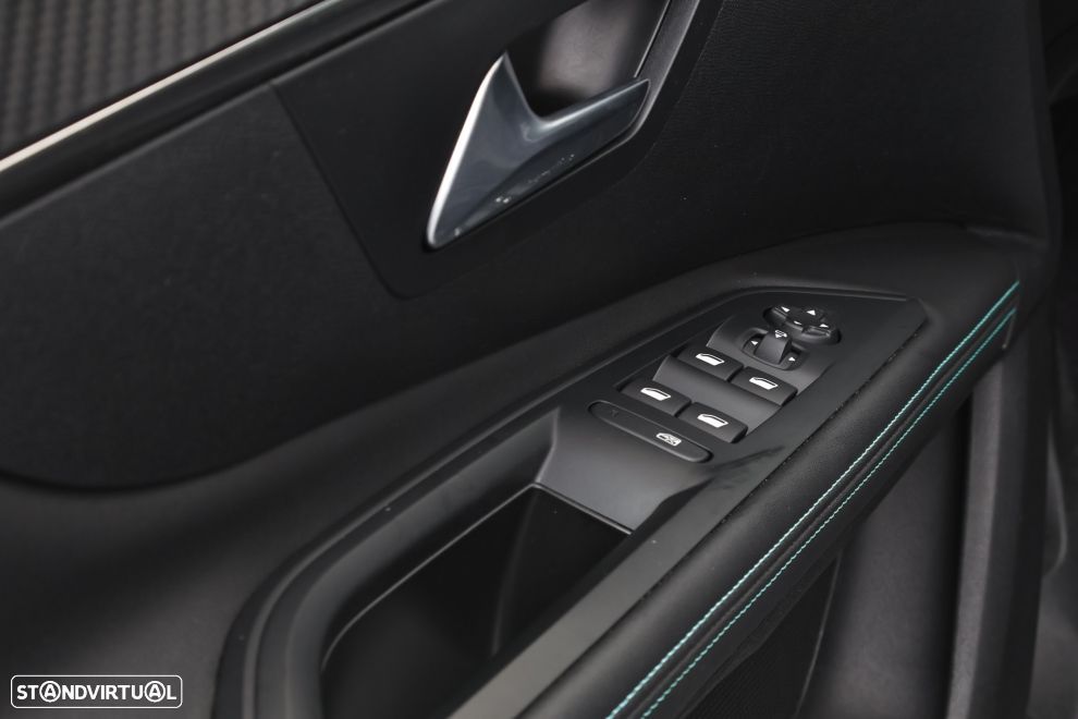 Peugeot 5008 1.2 PureTech Allure Pack EAT8 - 26