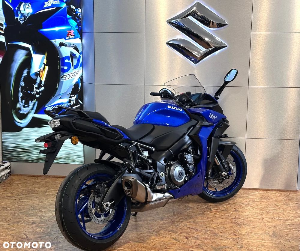 Suzuki GSX - 8