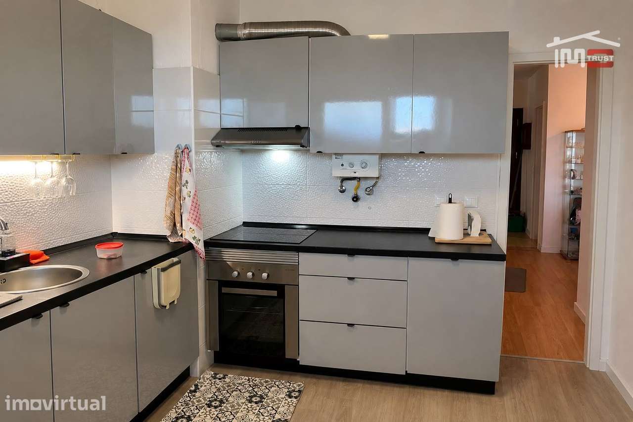 Excelente Apartamento T3+1 Remodelado, Elevador, Varanda - Santo An... - Grande imagem: 2/23